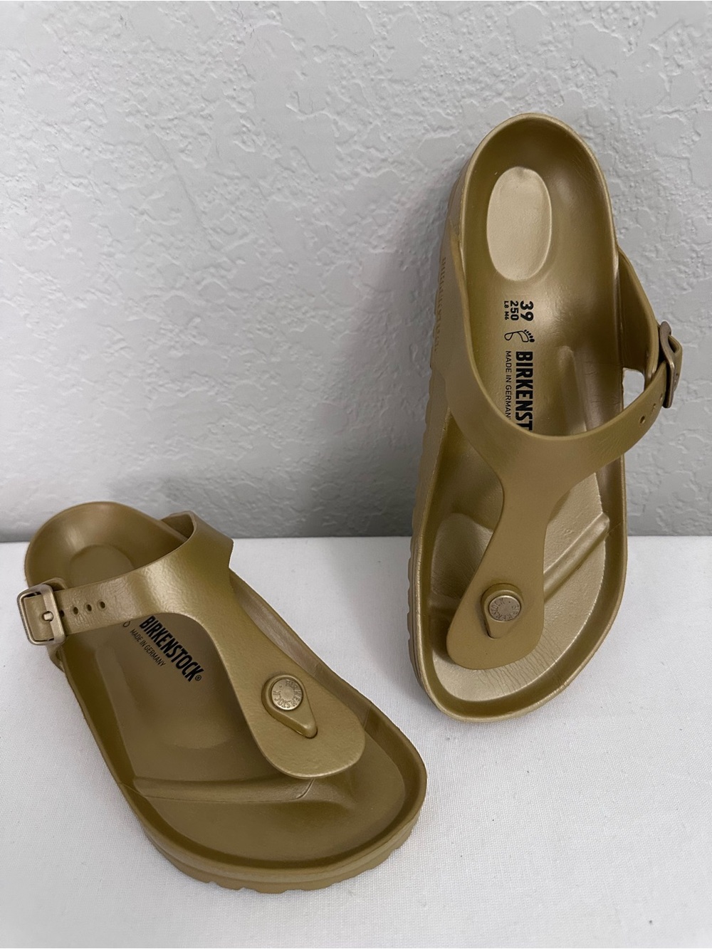 Birkenstock Womens 39 Gizeh EVA Metallic Gold Thong Sandals